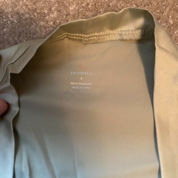 Green robe - Picture 2 of 2